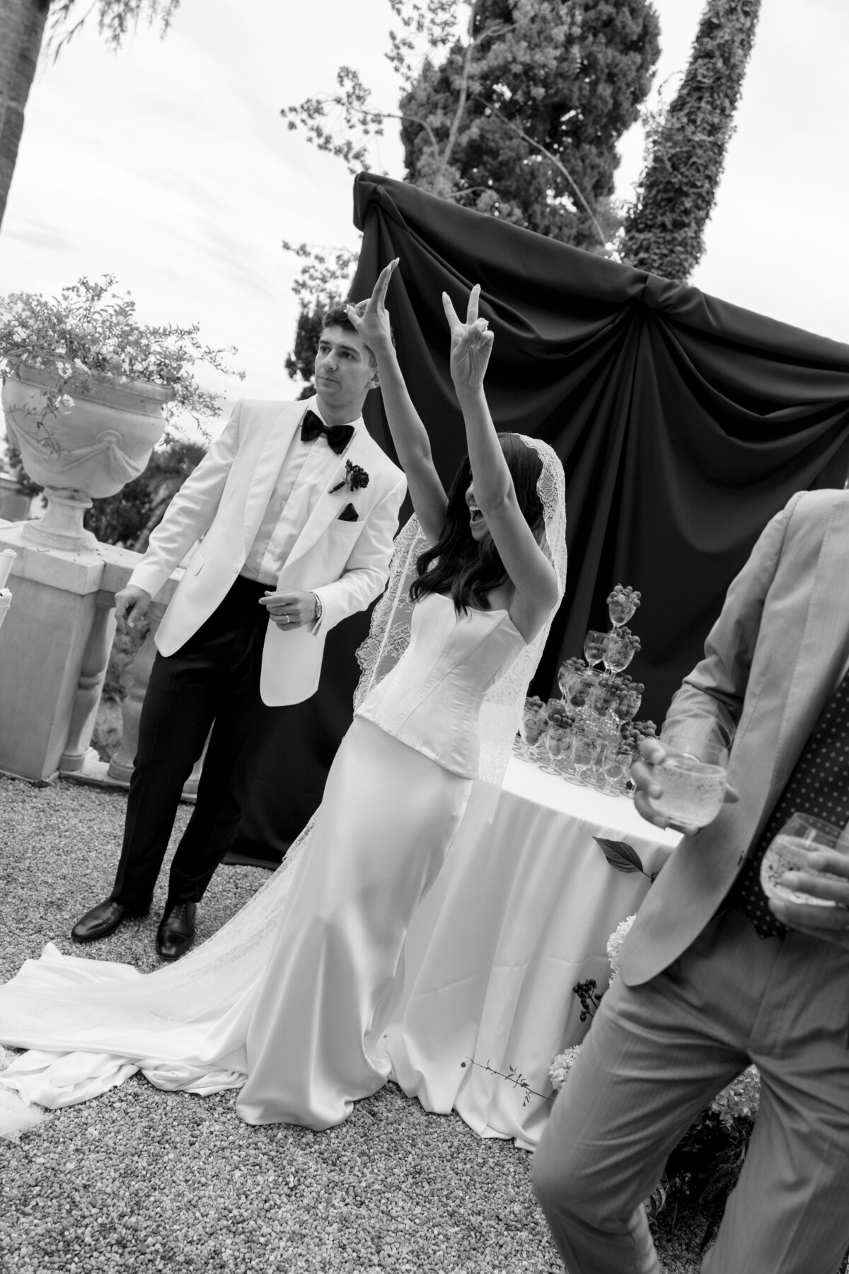 Cacie_Carroll@CacieCarrollPhotography_KriziaandNick_WeddingDayatVillaDurazzo_SantaMargheritaItaly-758