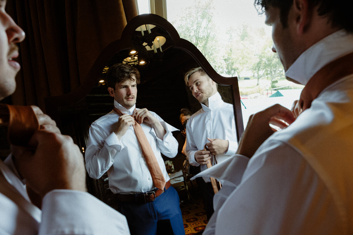 groomsmen-getting-ready-at-chateau-montebello-1