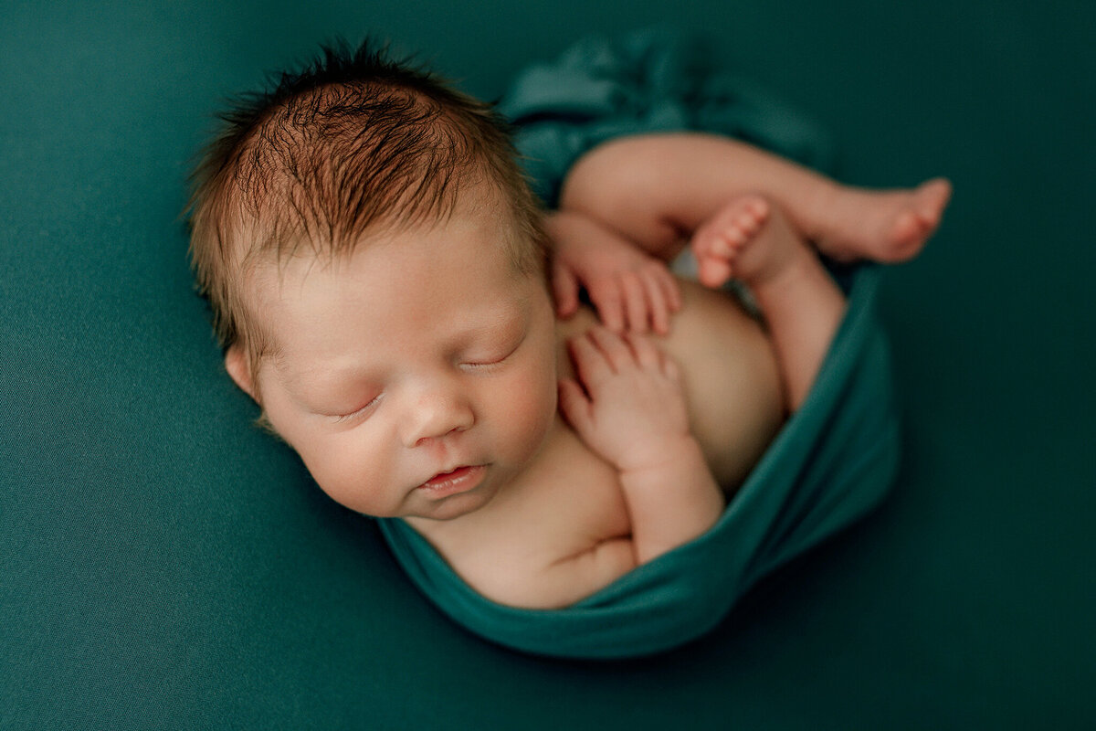 newborn photographers in cleveland 1`