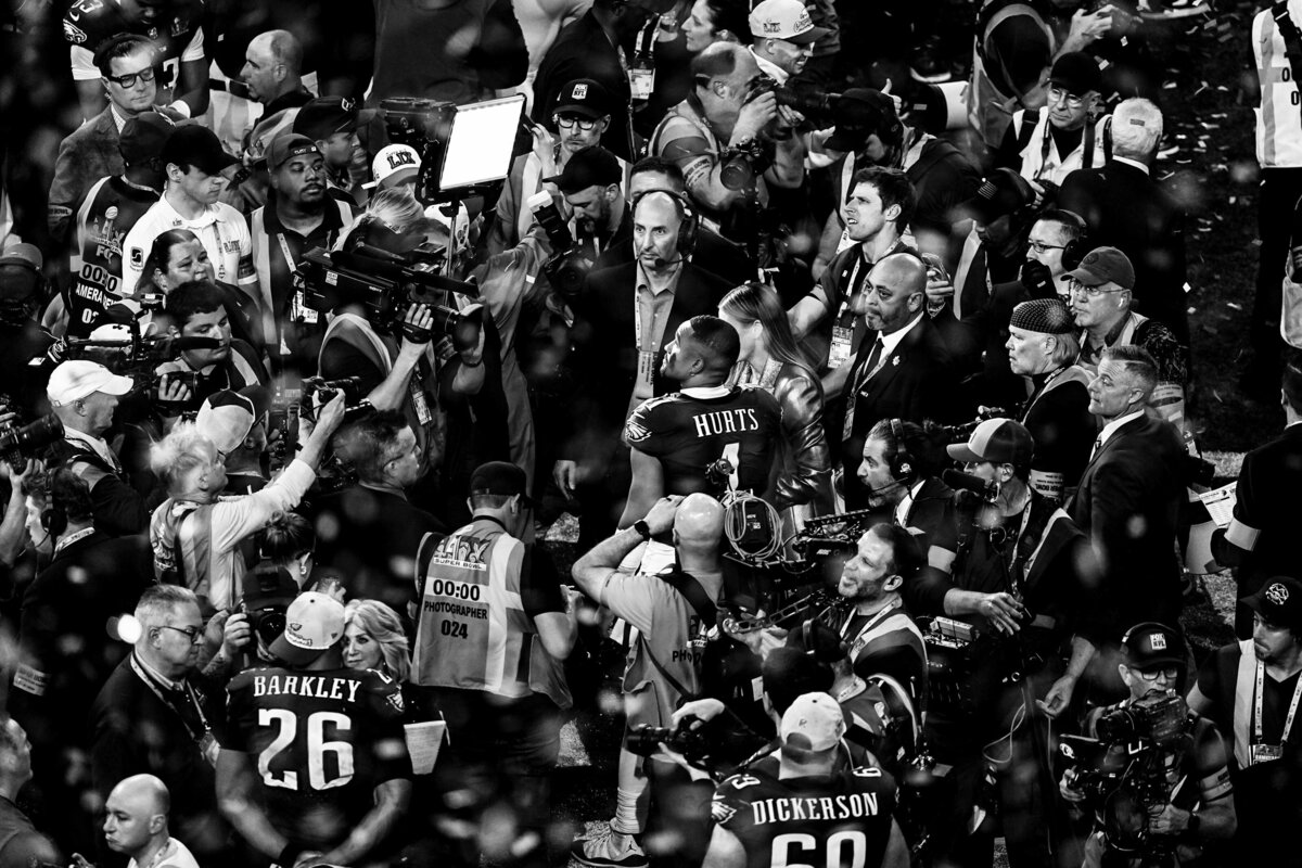 kansas-city-sports-photography-0221-crowd-celebrating-at-game