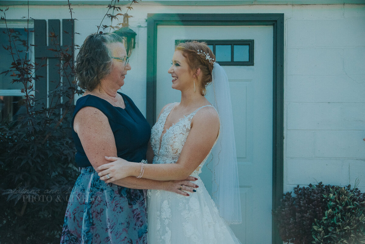 family formals _ alaynna ann schwartz _ harpors vinyard _ iowa photographer _ playlife photography_0196