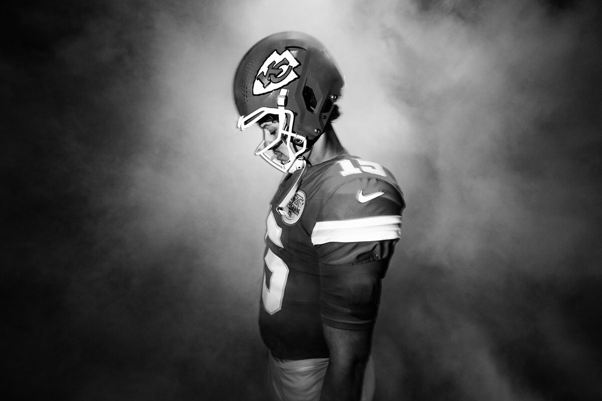 kansas-city-sports-photography-chiefs-0037-dramatic-football-portrait