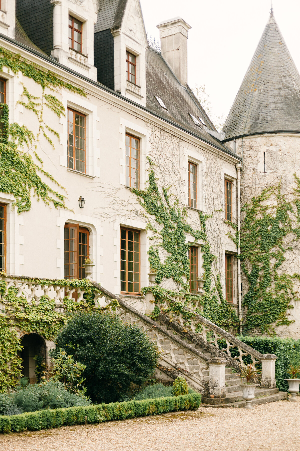 sophie-delaveau-chateau-de-reignac-loire-valley-flaire-weddings-9