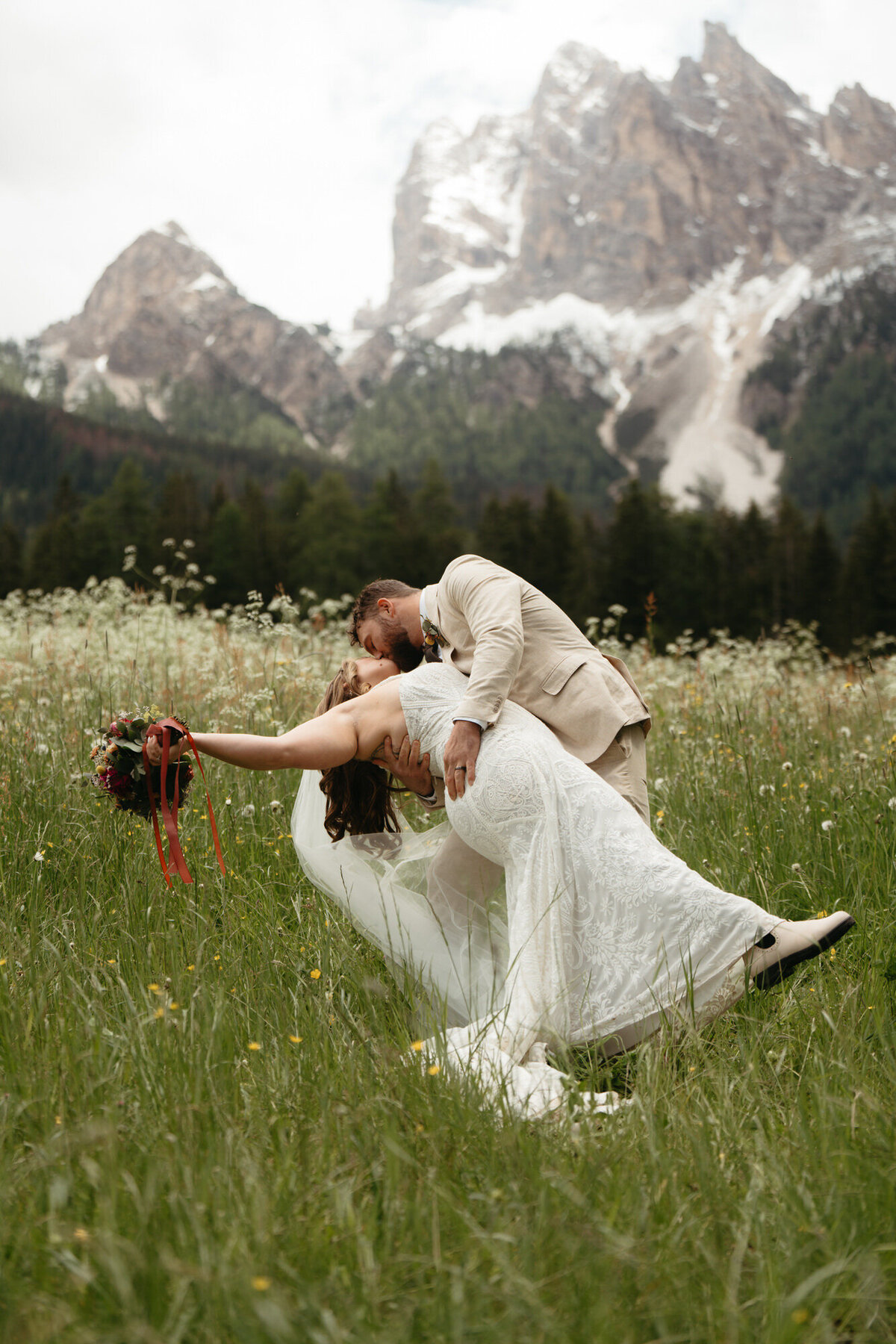 the_chaffins_international_destination_wedding_elopement_photographers_sammie_chaffin_micah_editorial_adventure_photos_travel_dolomites_italy_29