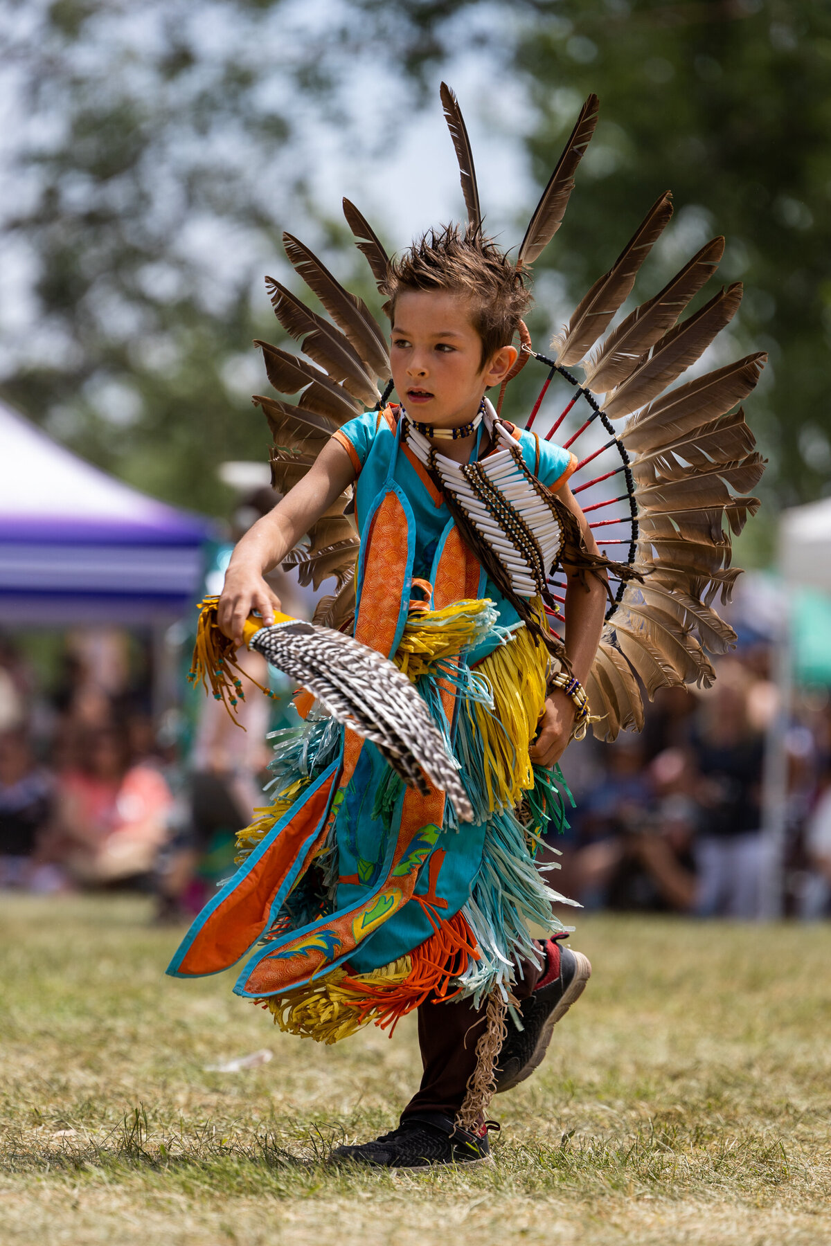 Enfant en costume typique au POW WOW de Kanesatake