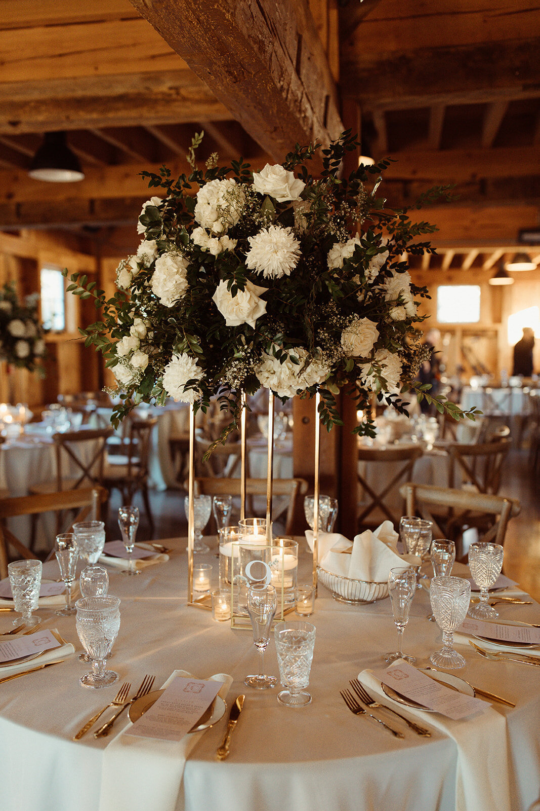 white-green-wedding-table-arrangements