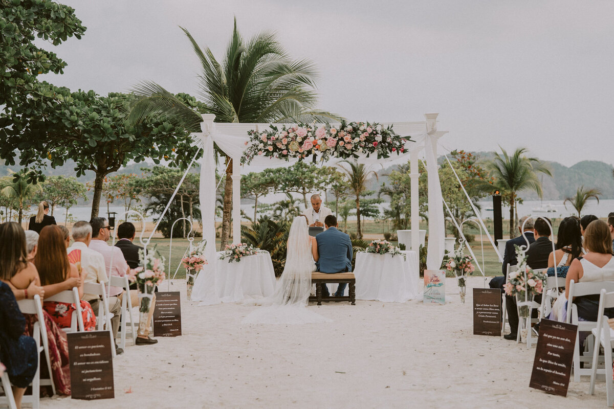 Wendy-y-Luis-Mariott-Wedding-in-Costa-Rica-22