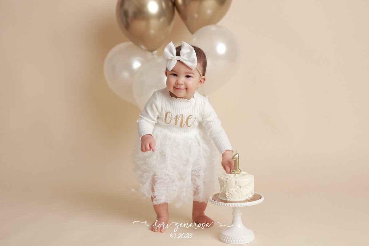 lehigh-valley-photographer-lori-generose-lg-photography-first-birthday-cake-smash-girl-quakertown-pa