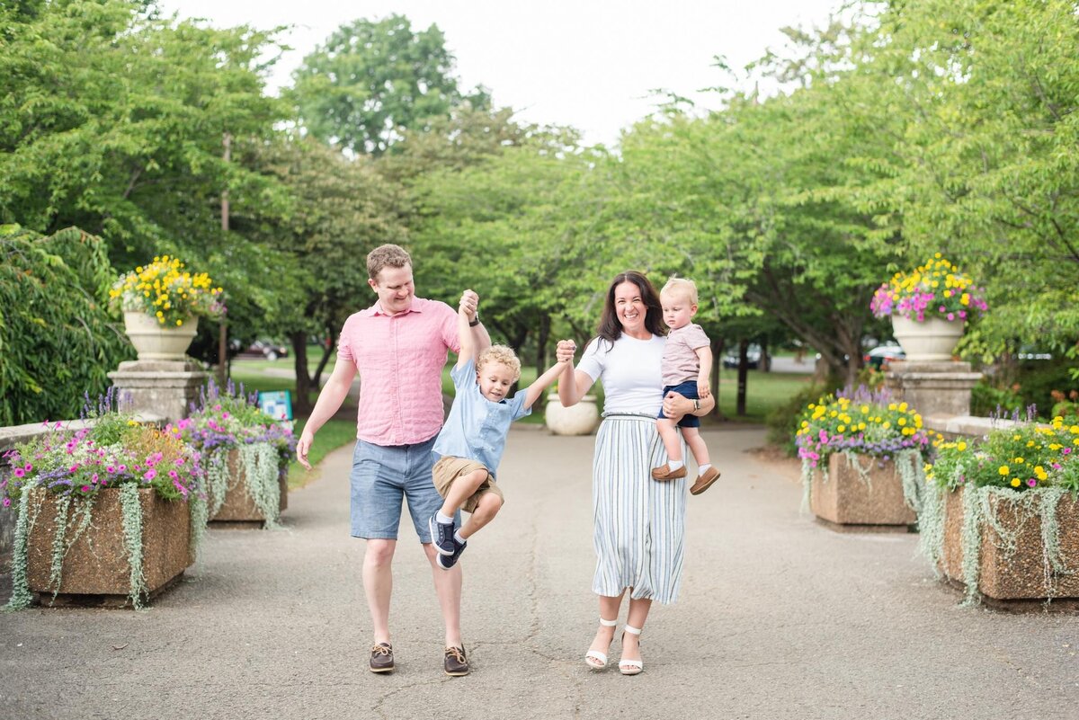 Nashville-family-photography-at-Centennial-Park+4