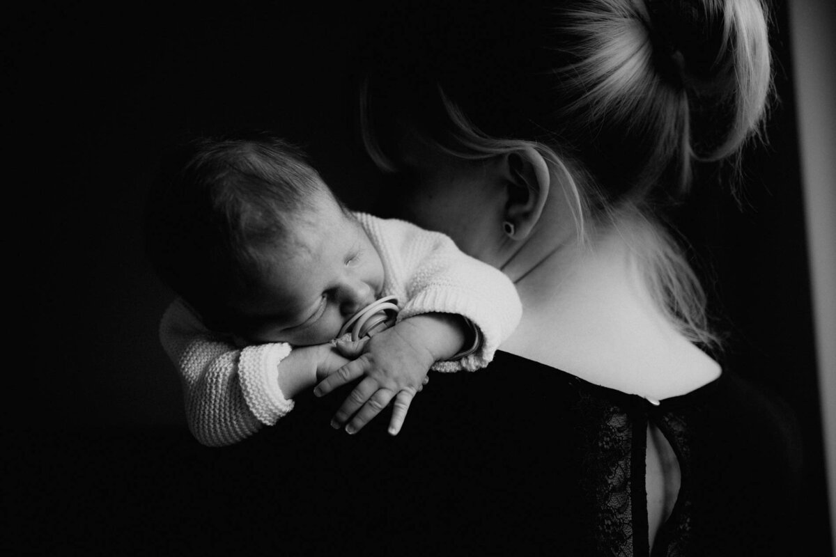 2024 Webseite Neugeborene Baesweiler Portrait Porträt Fotograf Aachen Fotostudio Babyfotos Newborn © Sarah Thelen-27