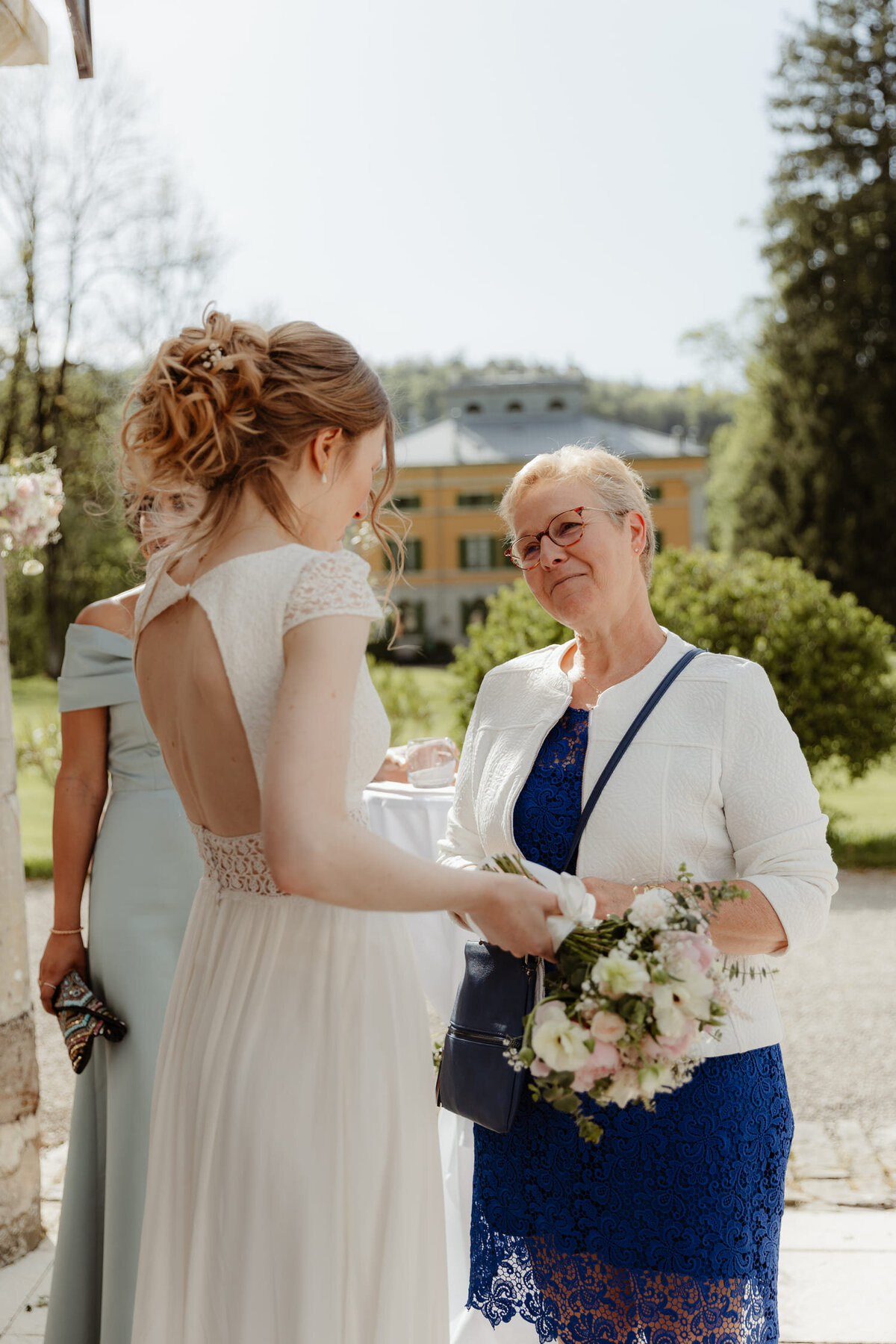 Elodie-et-Ludvik-cocktail-mariage-invites2