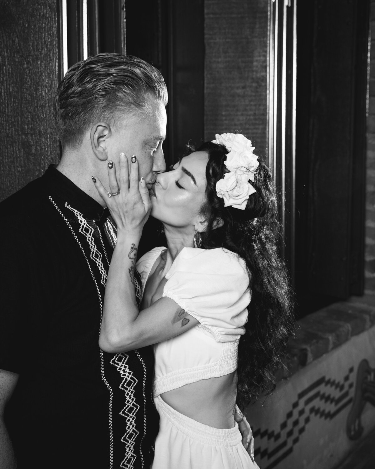 Black & White Redlands Kiss