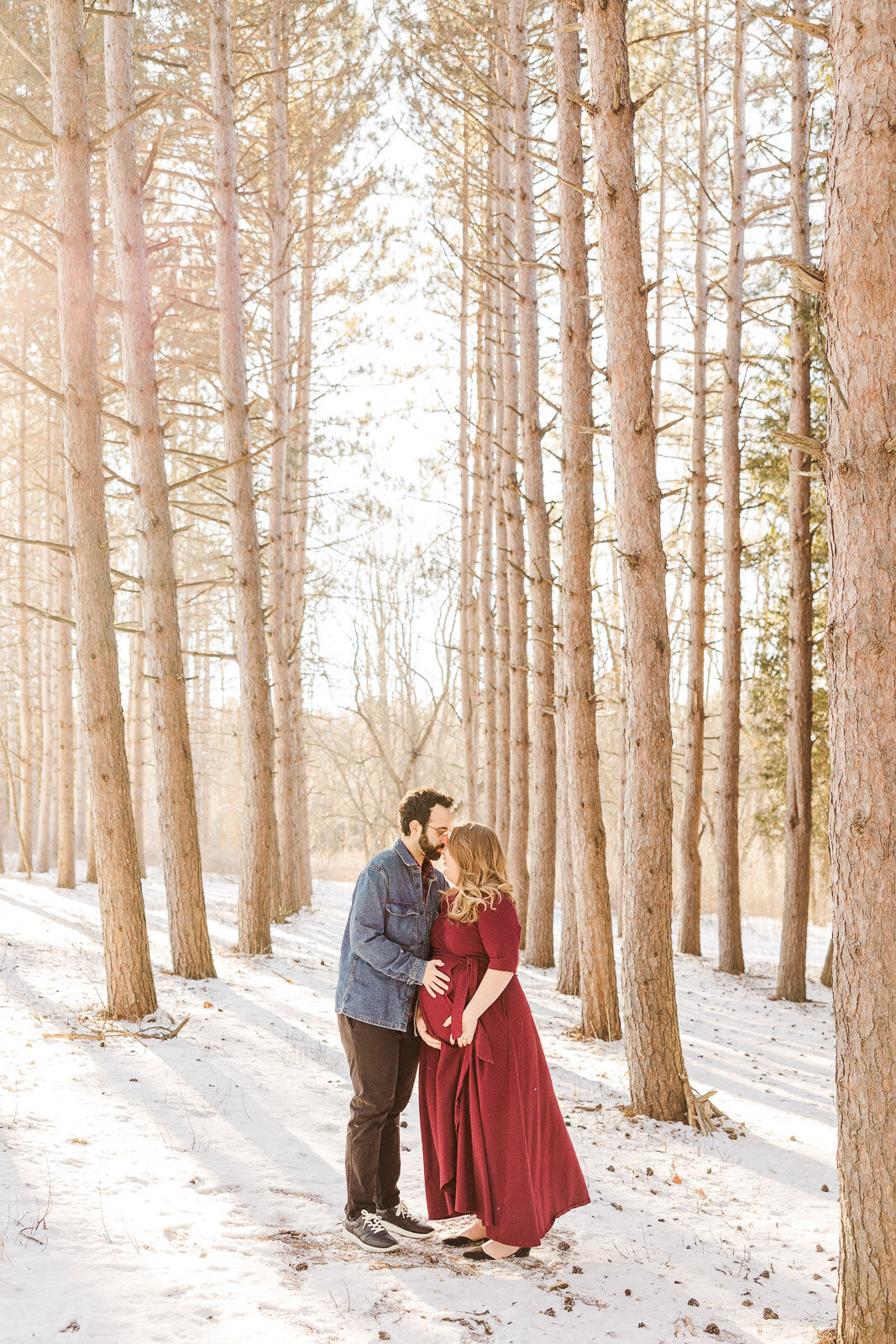 Milwaukee based photographer, Milwaukee wedding photographer, wisconsin photographer, Meredith Mutza Photography, Maternity Photography, Maternity photoshoot, New parents, Milwaukee maternity photographer,