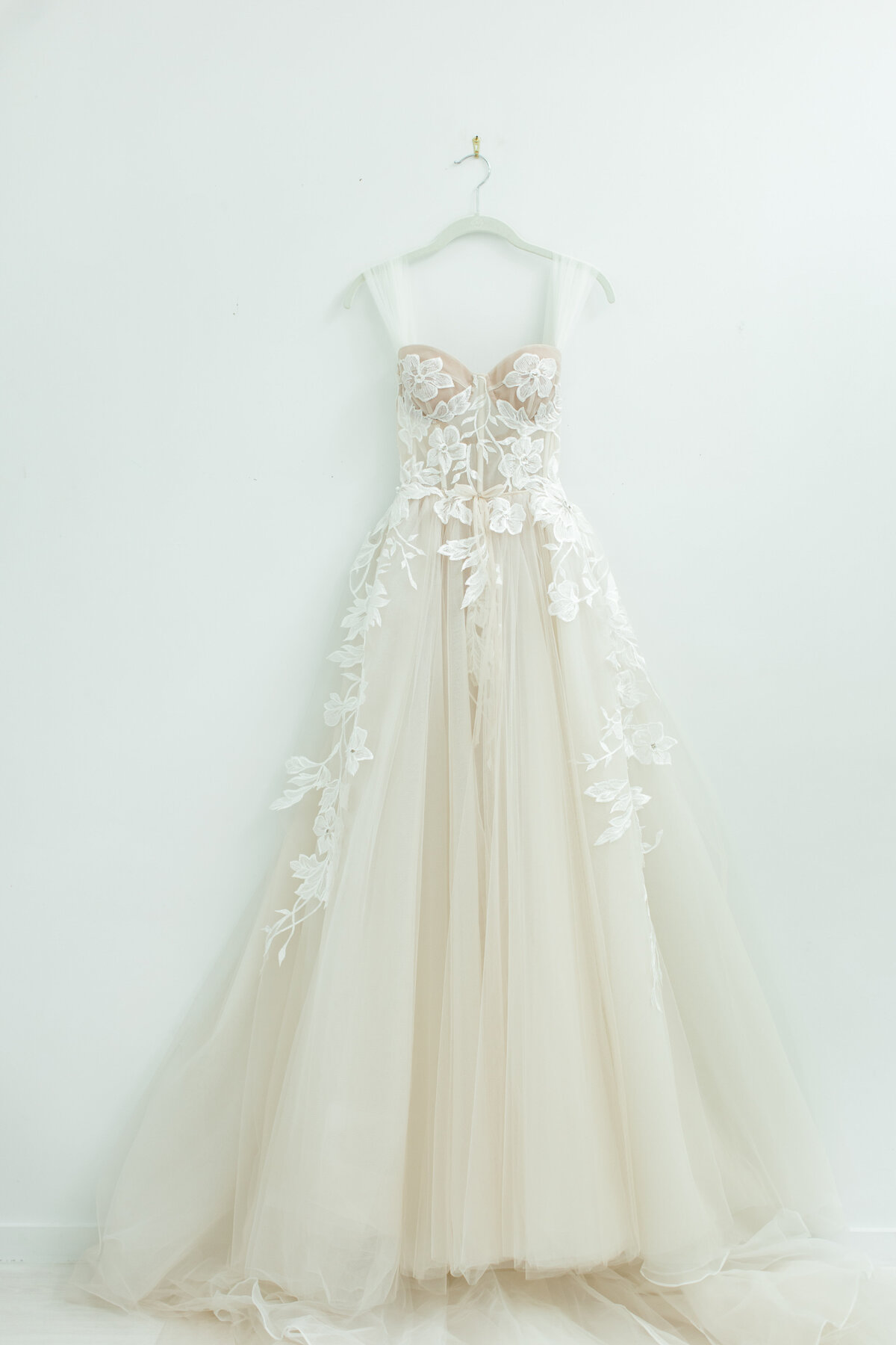 daniella+michael-bridal details-4