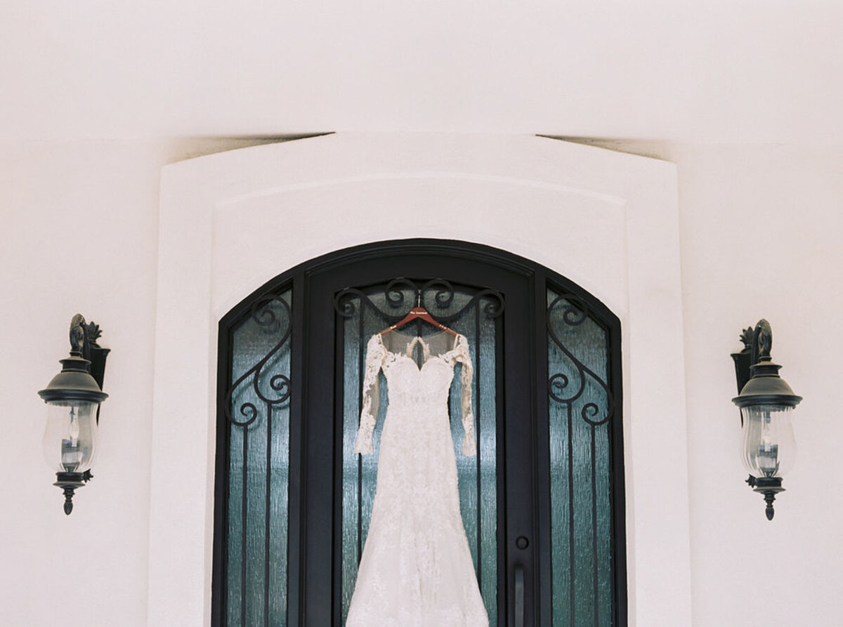 Alexandria & Stephen | Paradise Valley Country Club, Arizona | Mary Claire Photography | Arizona & Destination Fine Art Wedding Photographer