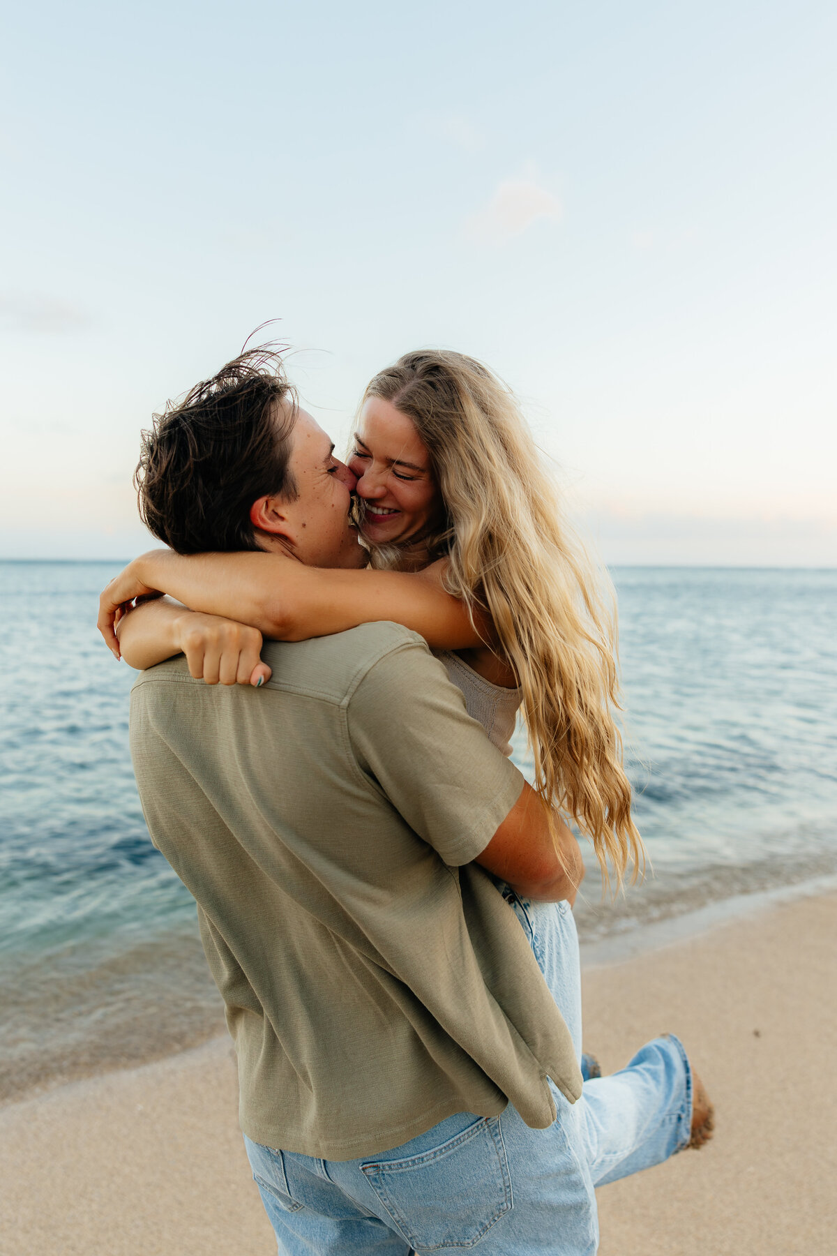 Joyful reaction caught between laughter and love at sunset session in Honolulu 