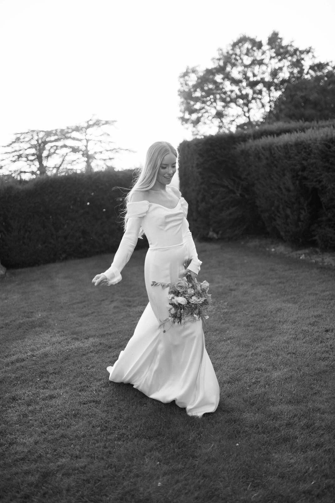 Flora_And_Grace_Analog_35mm_Editorial_Wedding_Photographer (1 von 1)-57