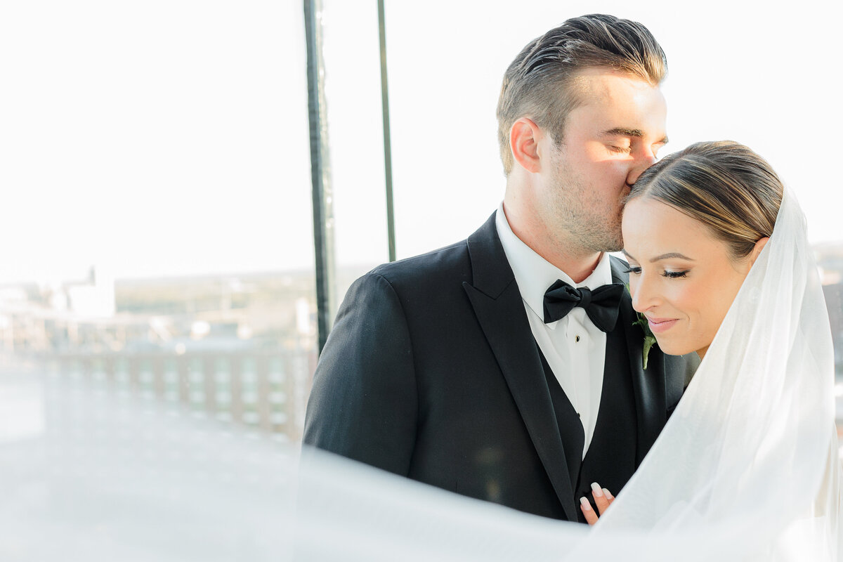 Luxury wedding at the Four Seasons St. Louis Mo