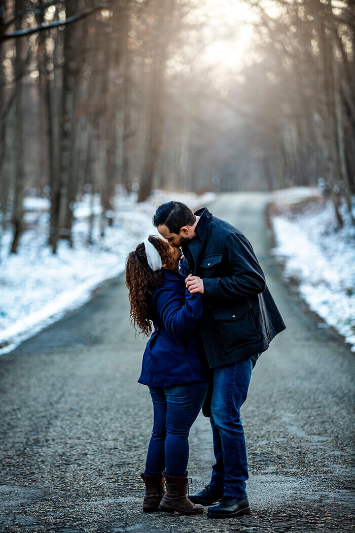 man-and-woman-kiss-on-road