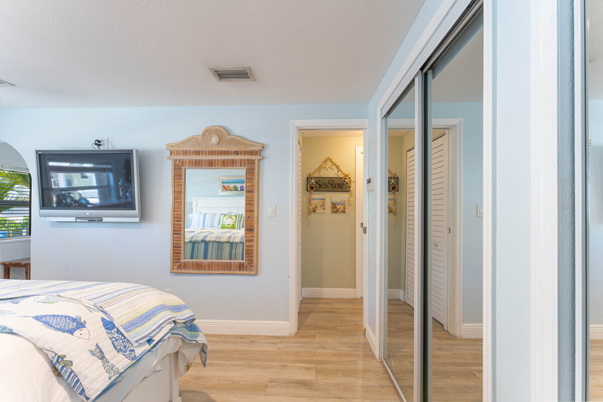 Master bedroom (2)