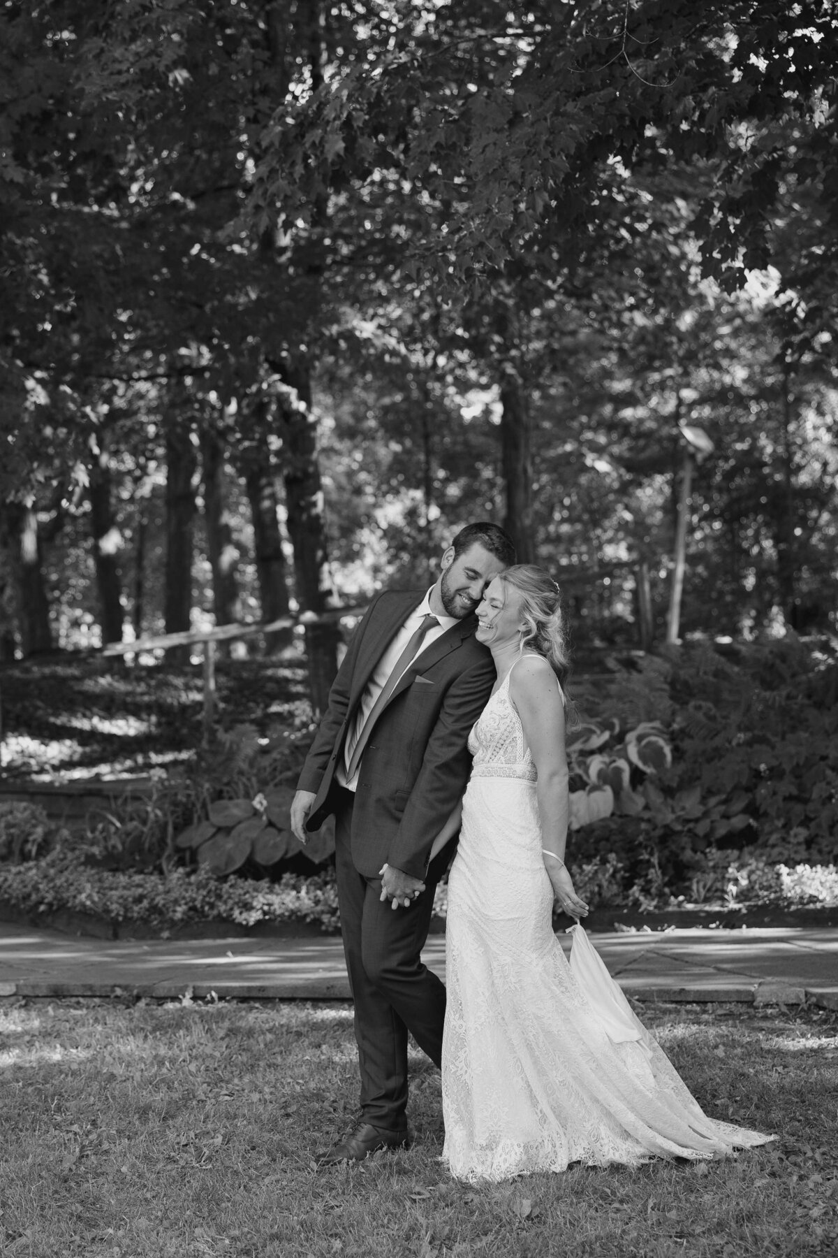 Newlywed Wedding Photos - Emma Persi Photography