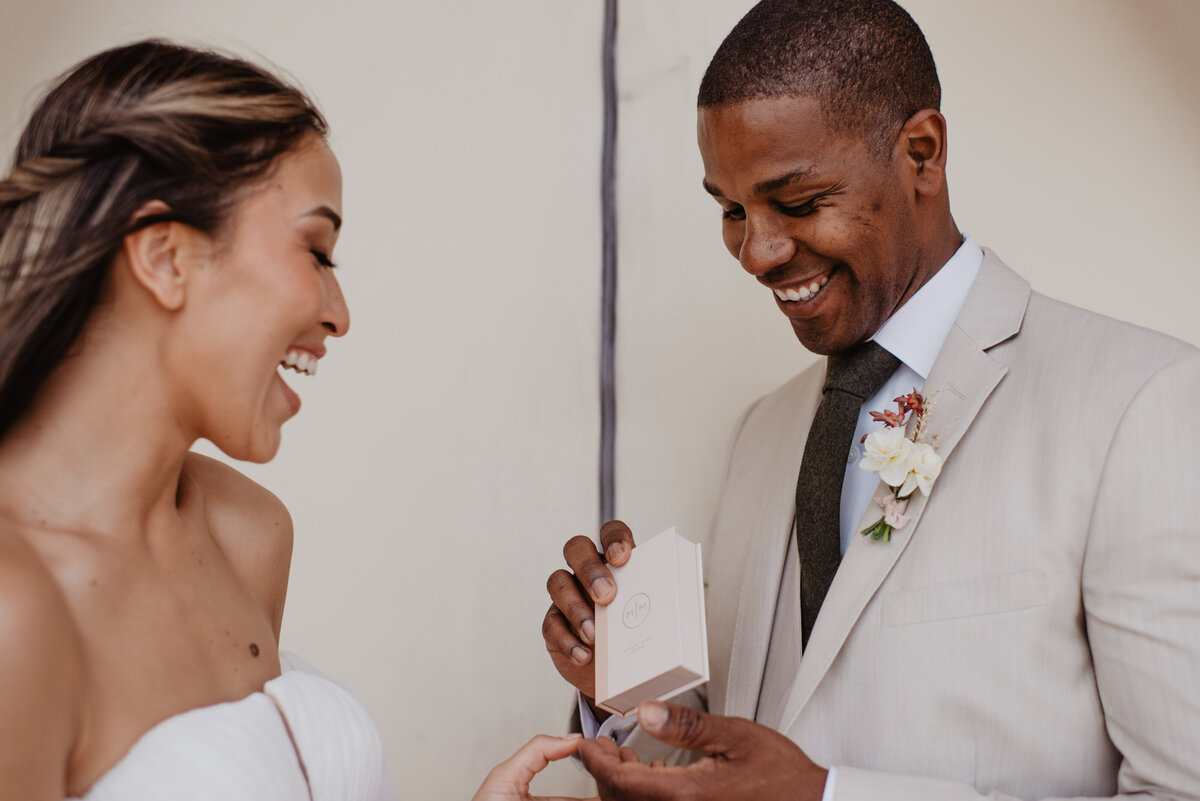 Utah Elopement Photographer captures couple exchanging gifts