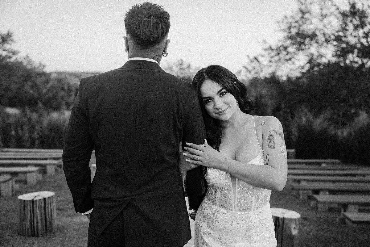 alt="Cozy and intimate backyard wedding ceremony, captured with authentic storytelling"
