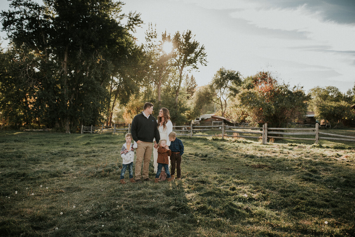 family-ranch-outdoor-photo-session-montana-4