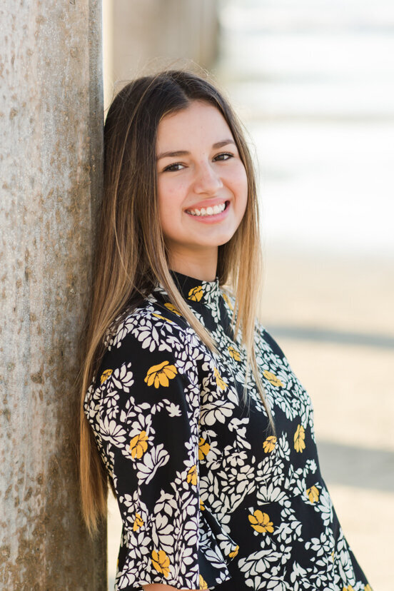 teen-leaning-on-Scripps-Pier-San-Diego