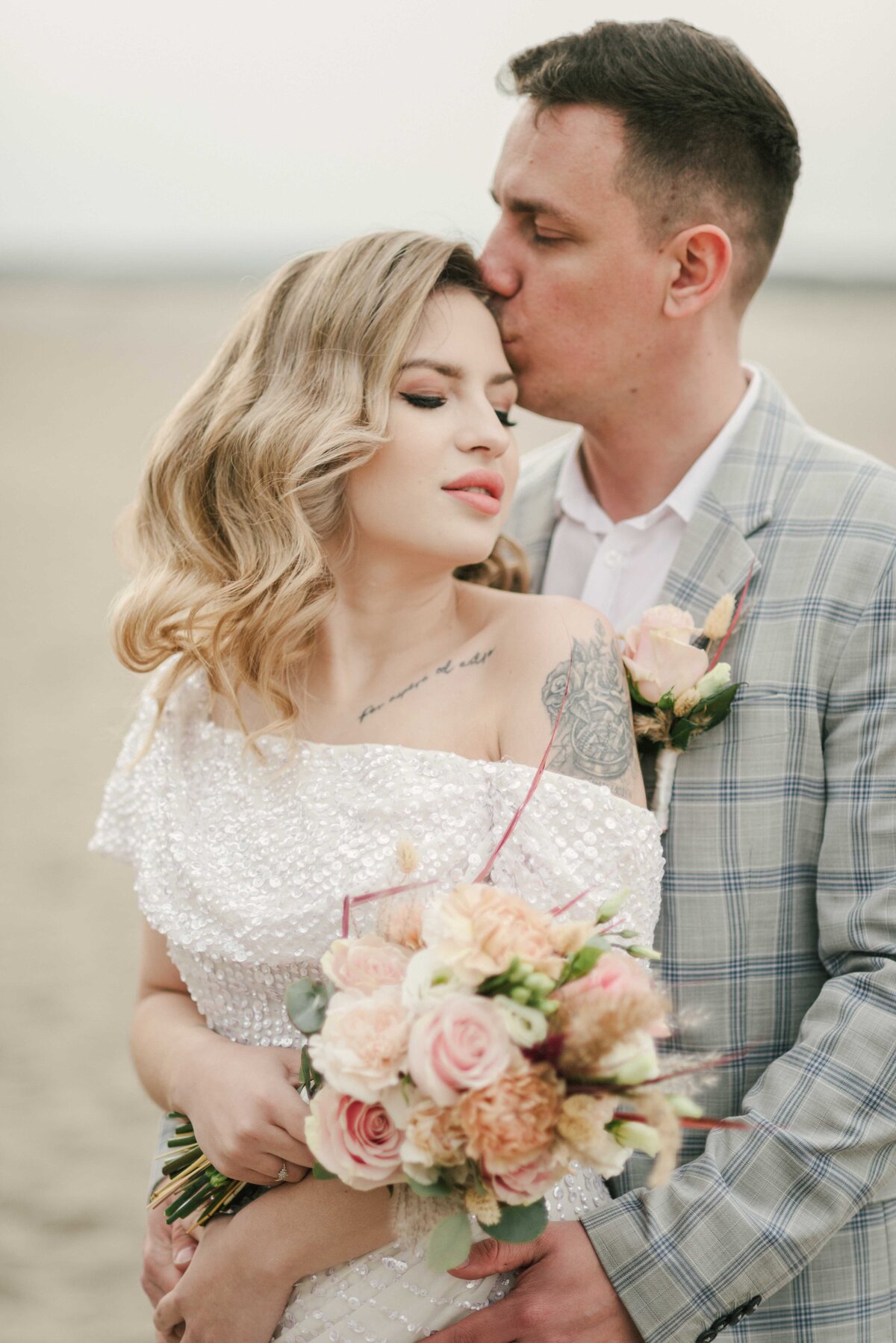 wedding destination italy  marocco spain desert bride glamour stylish florist stylish session photographer film analog wedding video cinematography bride make up  gold lebabon (1 (40)