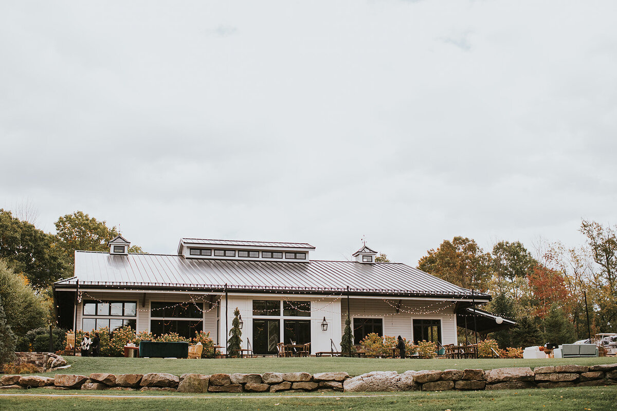 exterior-cedar-lakes-estate-ny