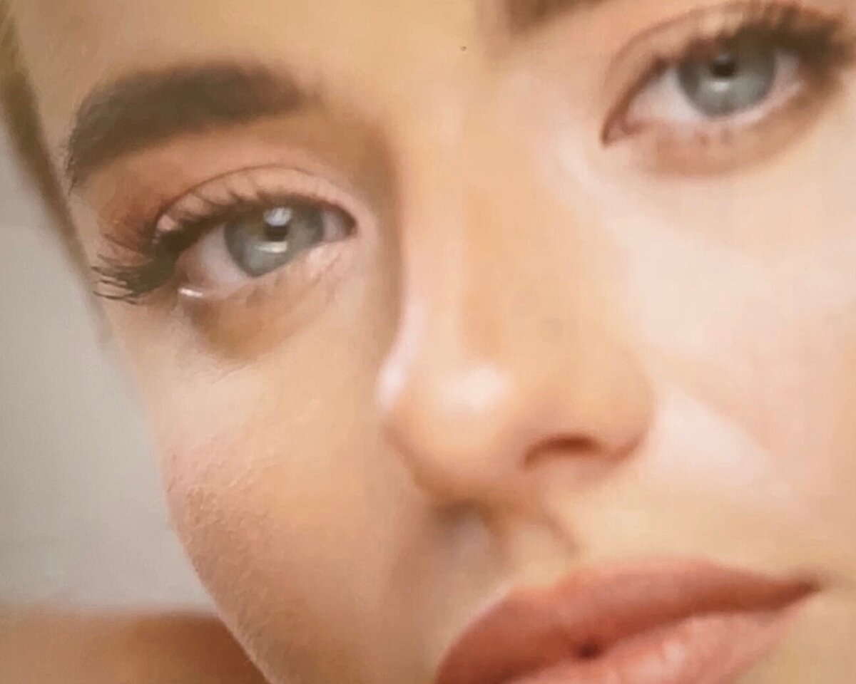 Visage d'une femme avec maquillage permanent