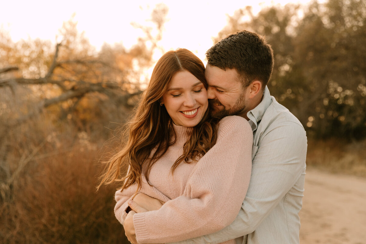 2022_folsom-lake-autumn-engagement-adam-griffin-photo-6