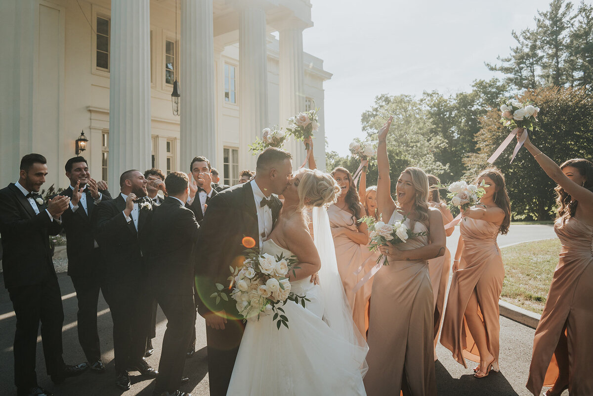 MODERN-GARDEN-MANSION-SUMMER-WEDDING-LINDSAY-BESNIK_PHOTOS_BY_MARIA_B_LUNG_0570