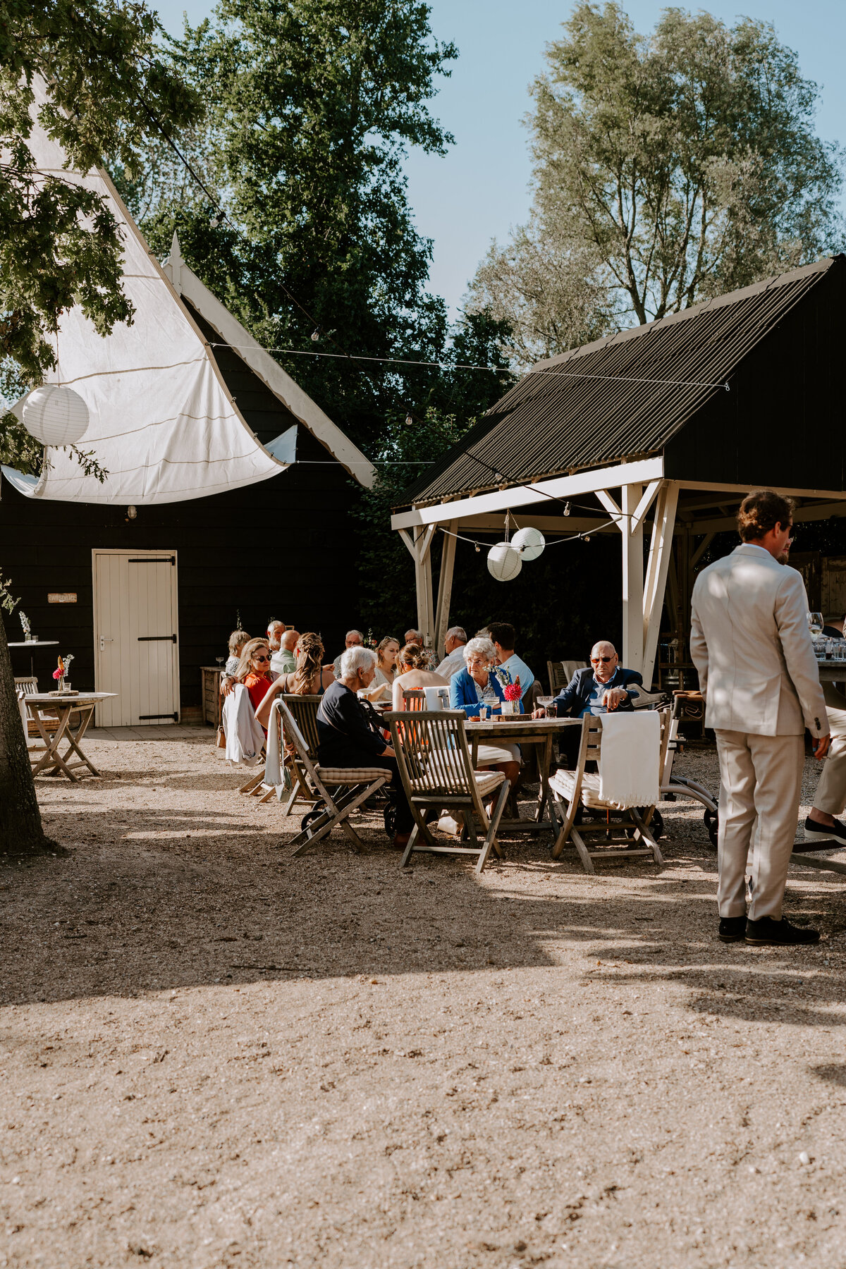 Trouwfotograaf in Zeeland. De leukste trouwlocaties in Zeeland vind je in deze blog. Door everatilroefotografie, trouwfotograaf in Middelburg,Zeeland