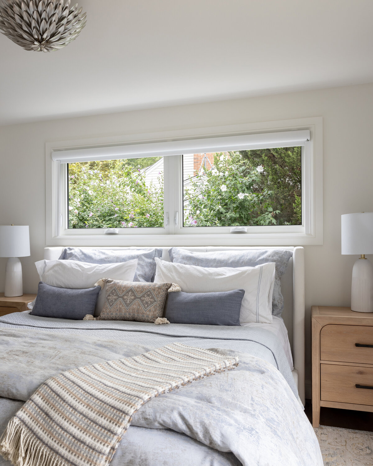 KatCo_Interiors-LakeHouse-PrimaryBedroom-02