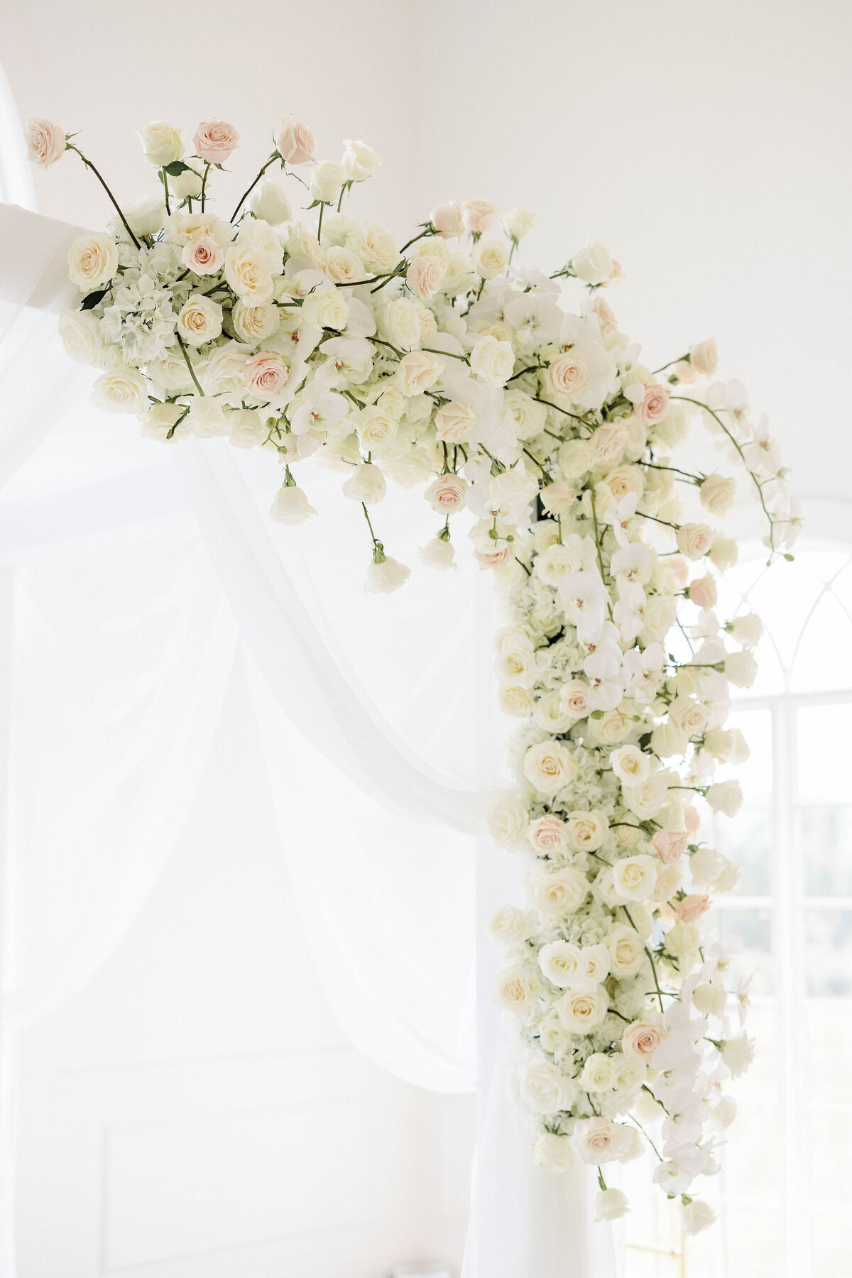 73_wedding-ceremony-flowers