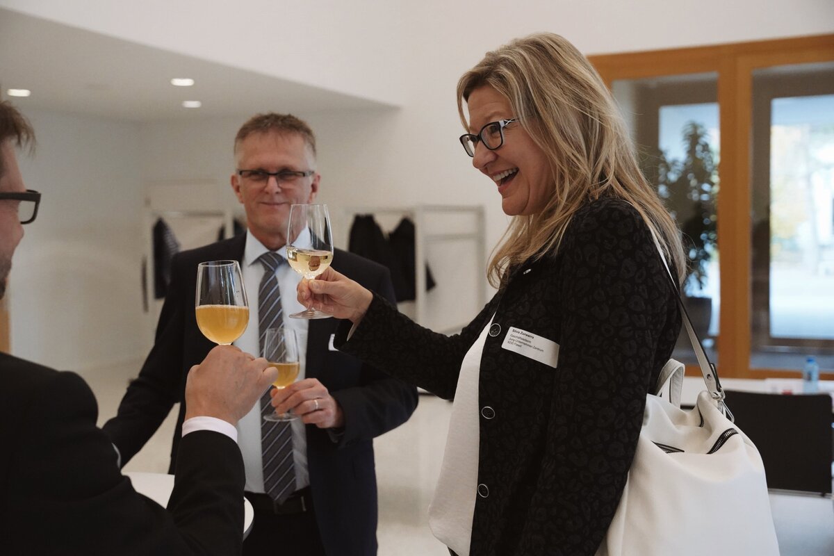 meralunastudio-werbeagentur-schweiz-zuerich-portfolio-jungunternehmerzentrum-flawil-martini-forum-2021 (8)