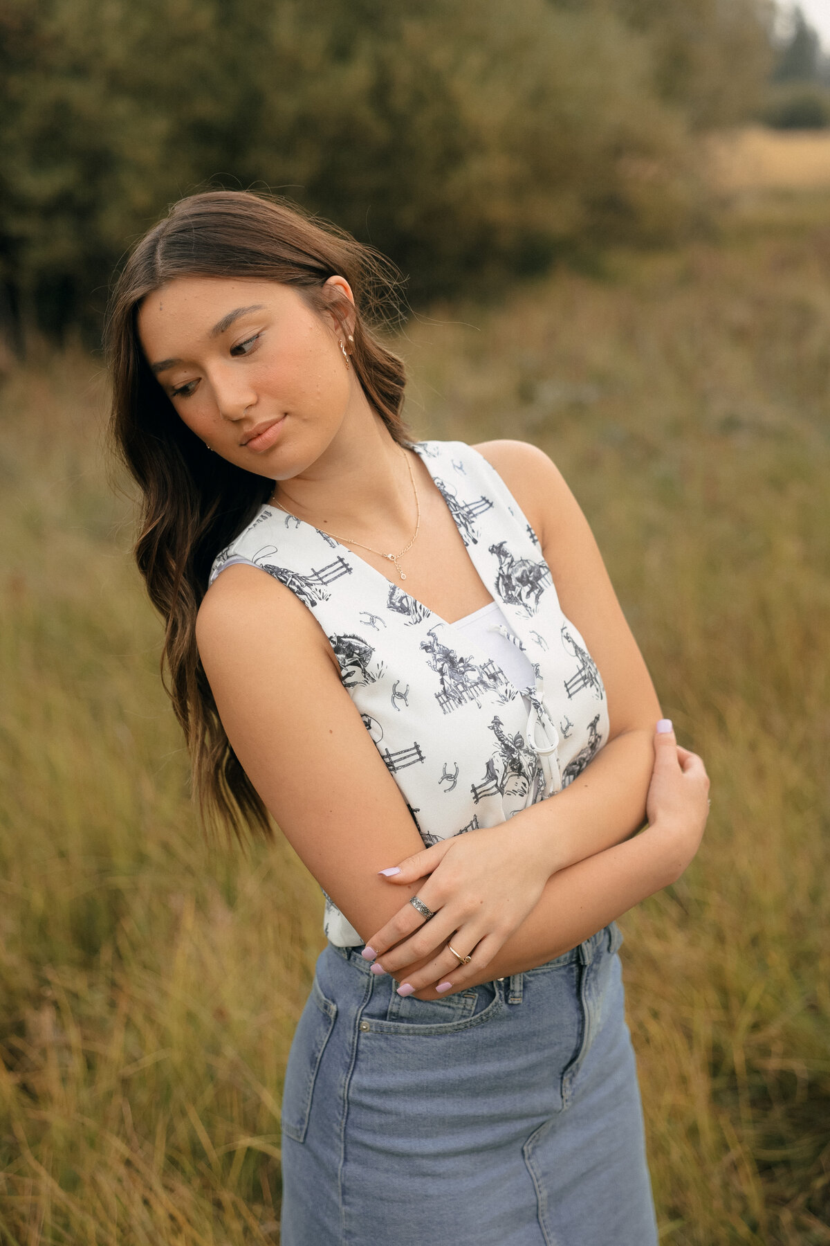 Soft Natural Senior Portrait with Country-Inspired Outfit in Open Field