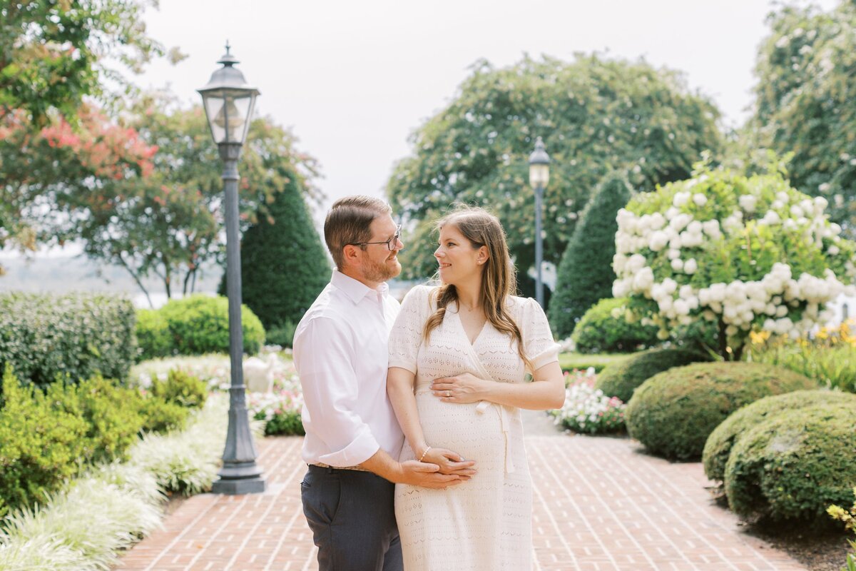 Old-Town-Alexandria-Maternity-Session-15