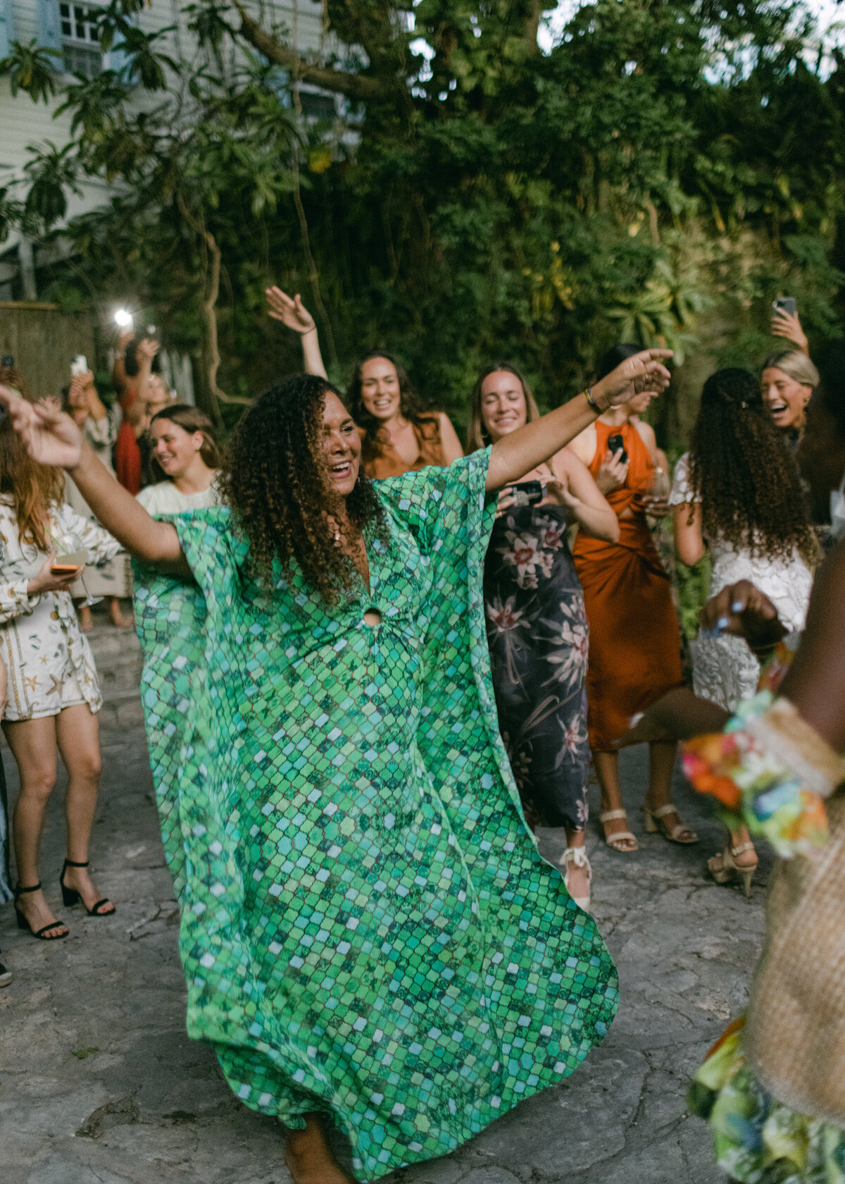 alessandra-shane-harbour-island-wedding-hollyclarkphotography-h-975