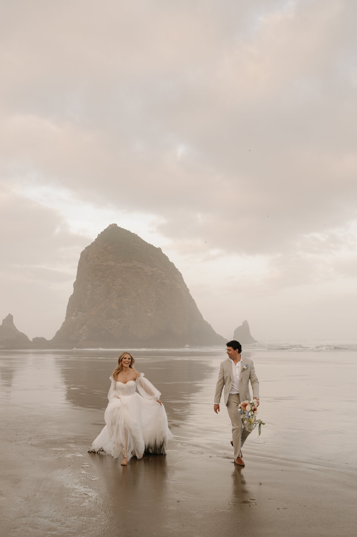 elopement-canon-beach-oregon-19