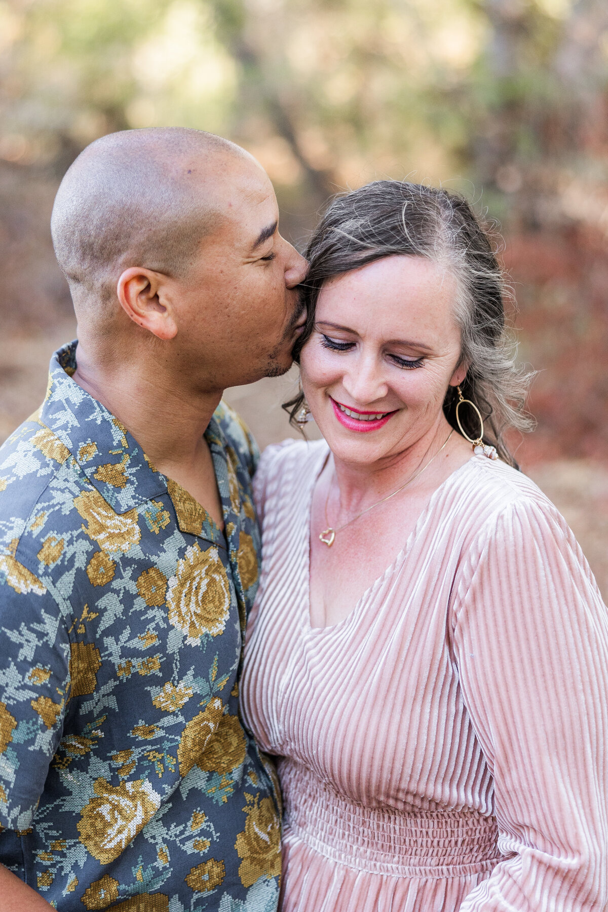 man kissing wife san diego