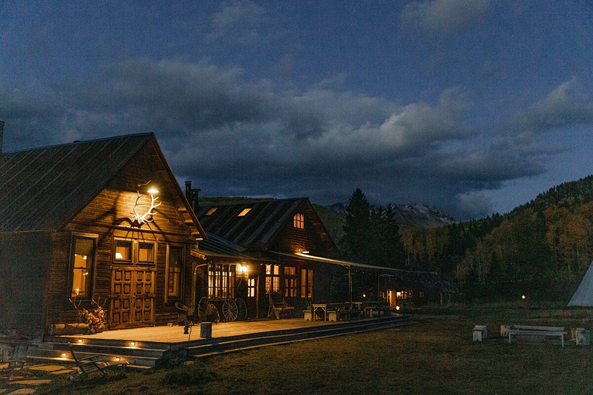 AbieLivesayPhotography-DuntonHotSpringsPhotographer-ElizabethCHristopher-Preview-87