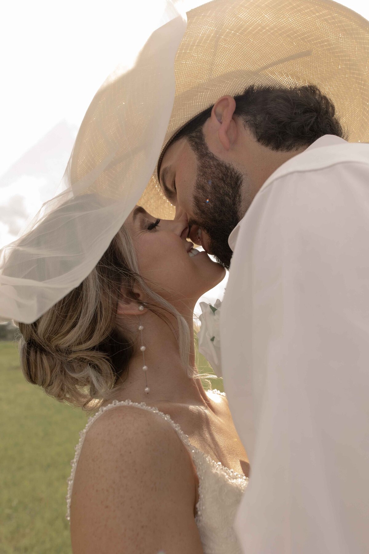 Dakota&Hope'sSneakPeeks-courtneyagaryphotography-38