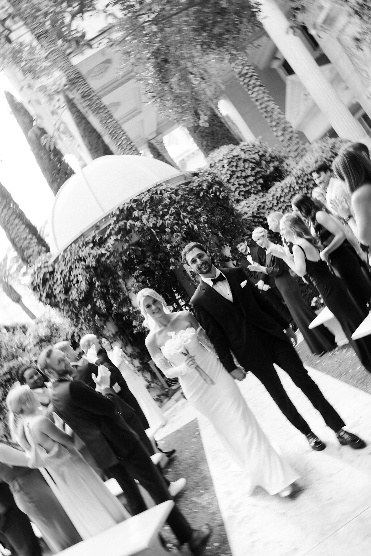 31_riskyexposure_maddie-noah_las-vegas-elopement-photography