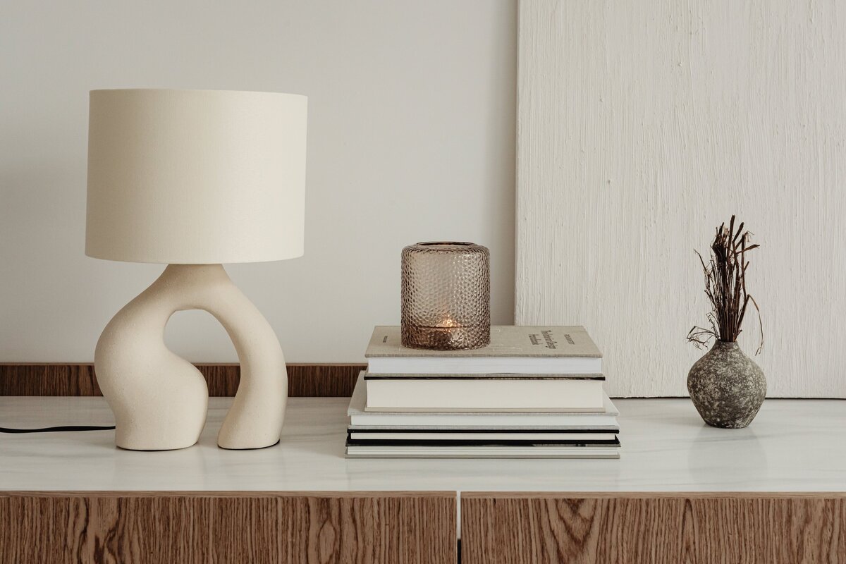 processed_kaboompics_ceramic-lamp-styled-on-a-commode-with-a-stone-top-28413