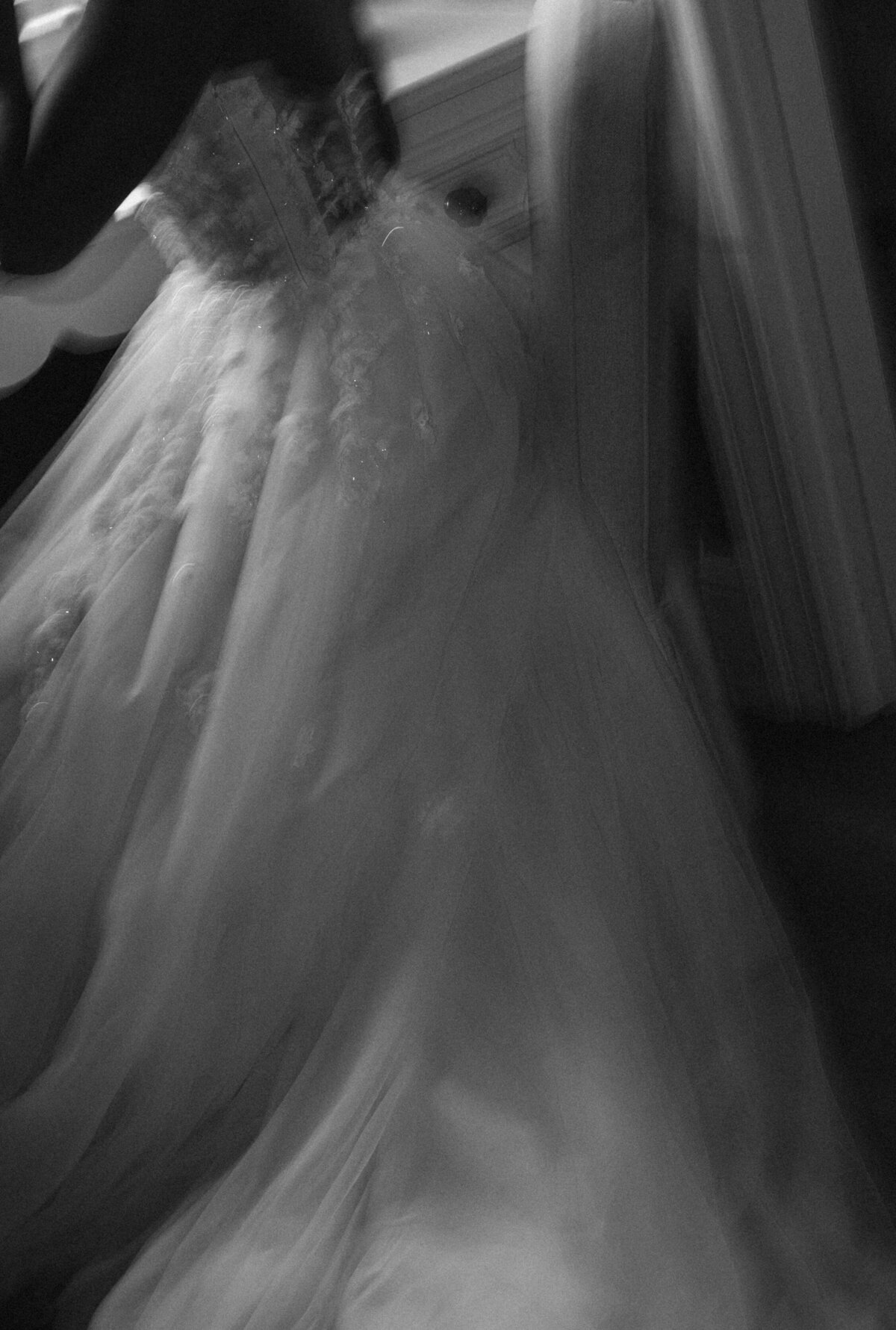 unscripted-unposed-editorial-fashion-wedding-photographer-NYC 59