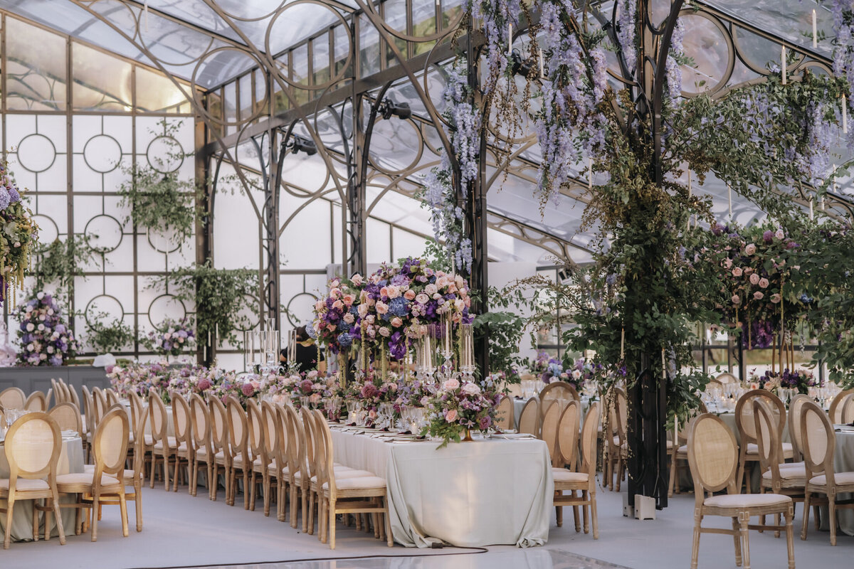 Paris Destination Wedding at Chateau de Chantilly by Alejandra Poupel Events big dinner table 2