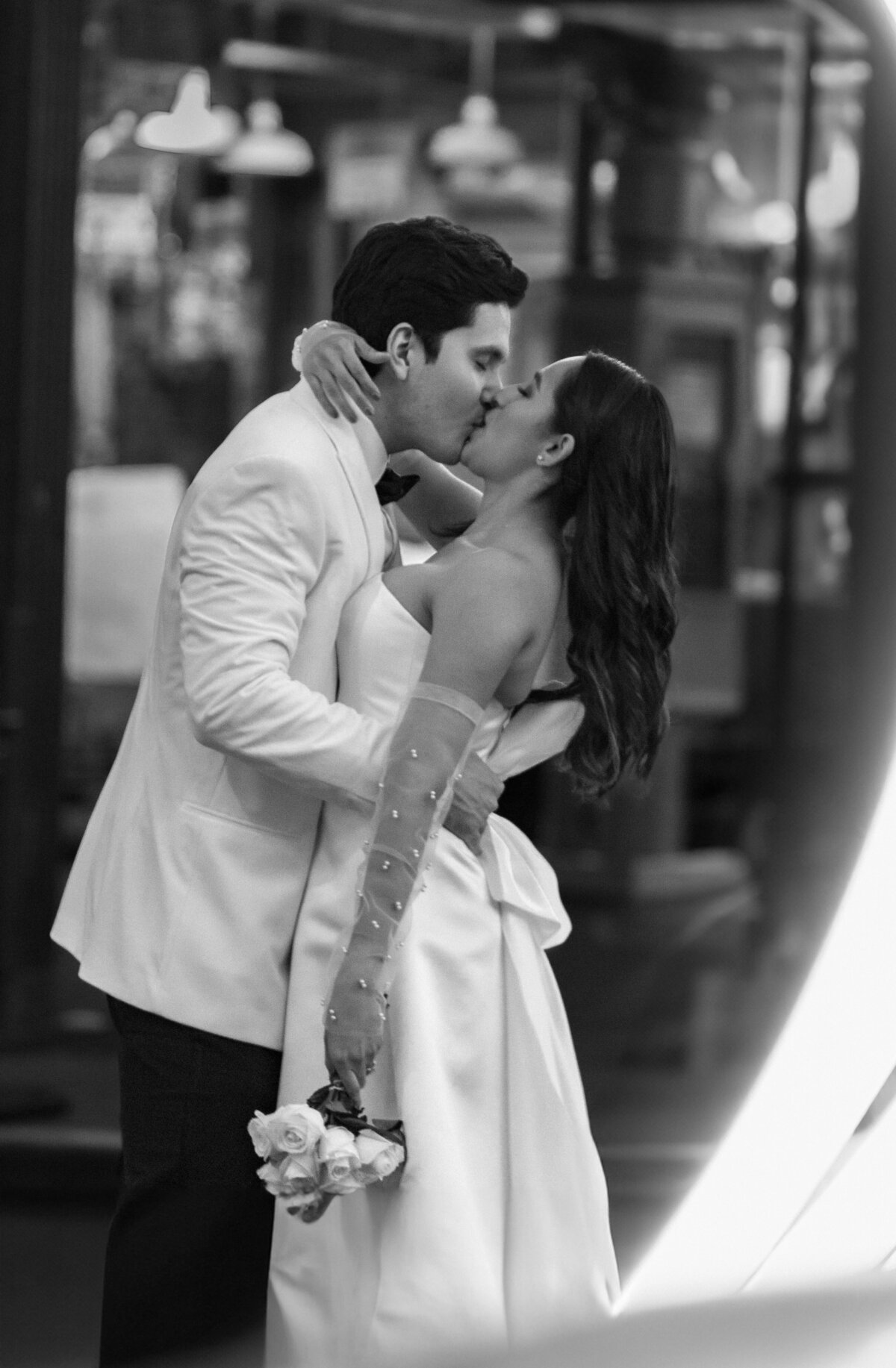 Downtown-Seattle-elopement-documentary-style-photography-jennifer-moreno-photography-Washington